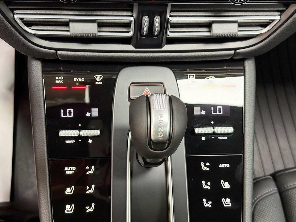 New 2026 Porsche Macan AWD/4WD image 18