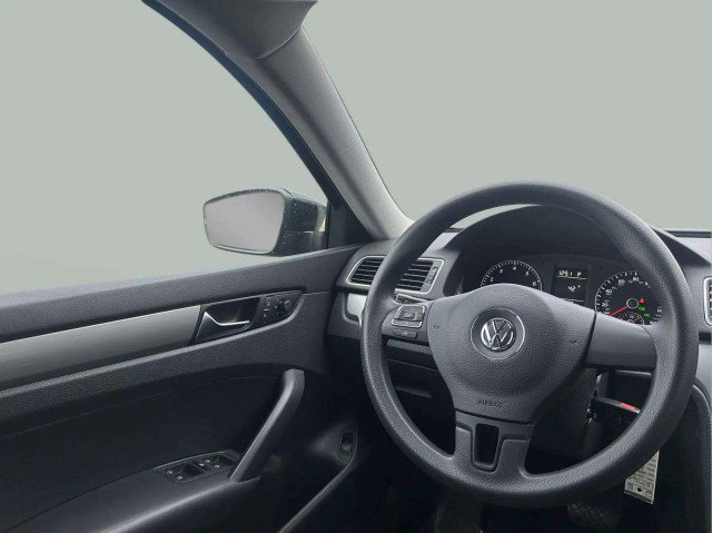 Used 2015 Volkswagen Passat 1.8T S image 10