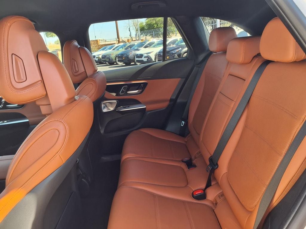 Used 2024 Mercedes-Benz GLC 300 4MATIC image 24