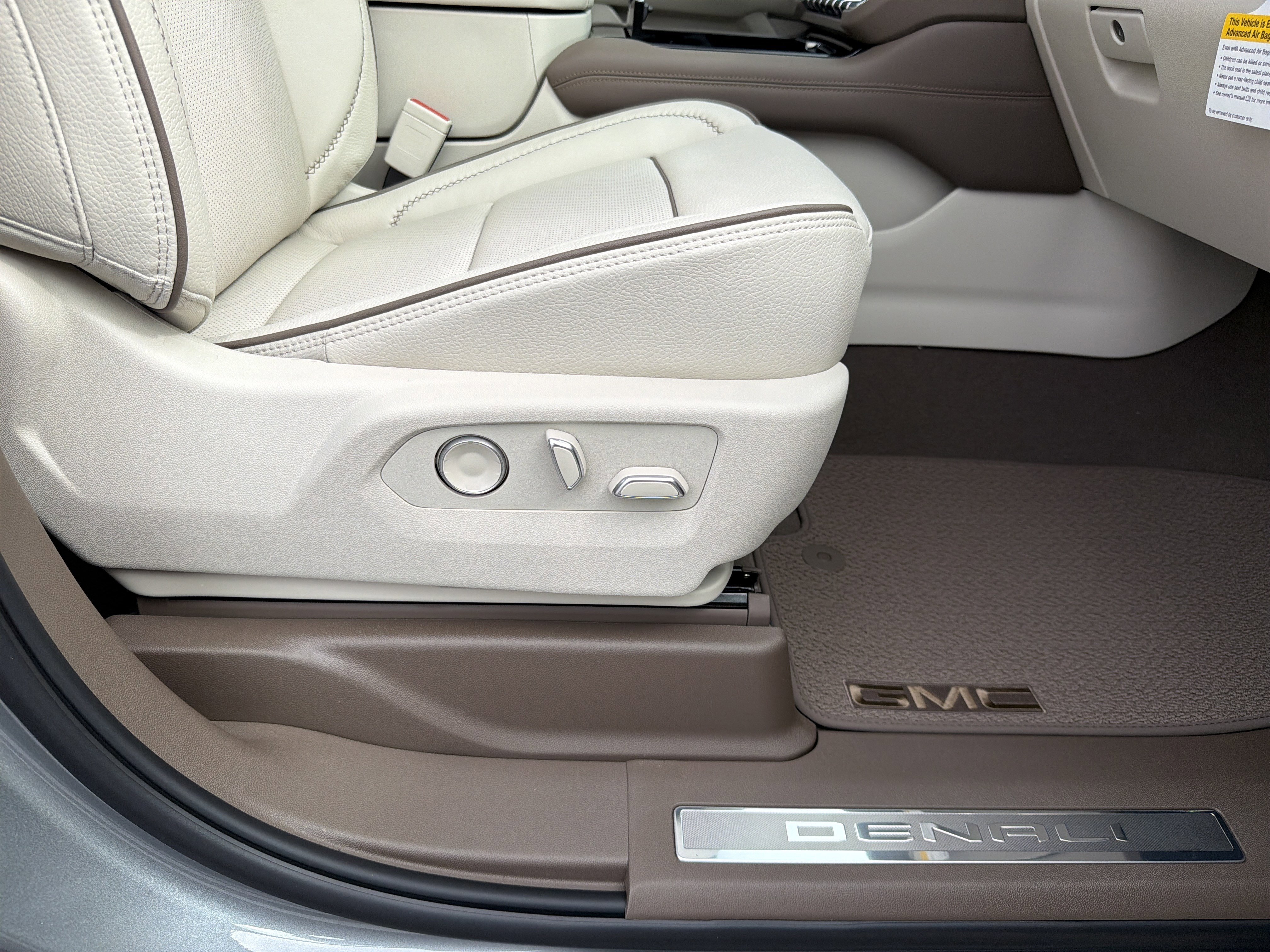 New 2026 GMC Yukon XL Denali image 17