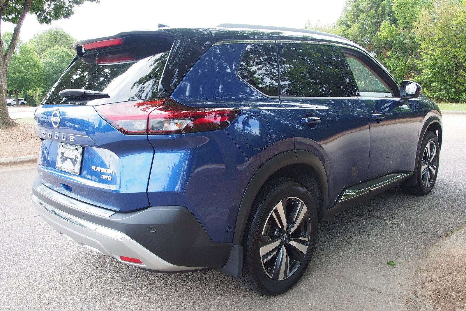 Used 2023 Nissan Rogue Platinum AWD/4WD image 7