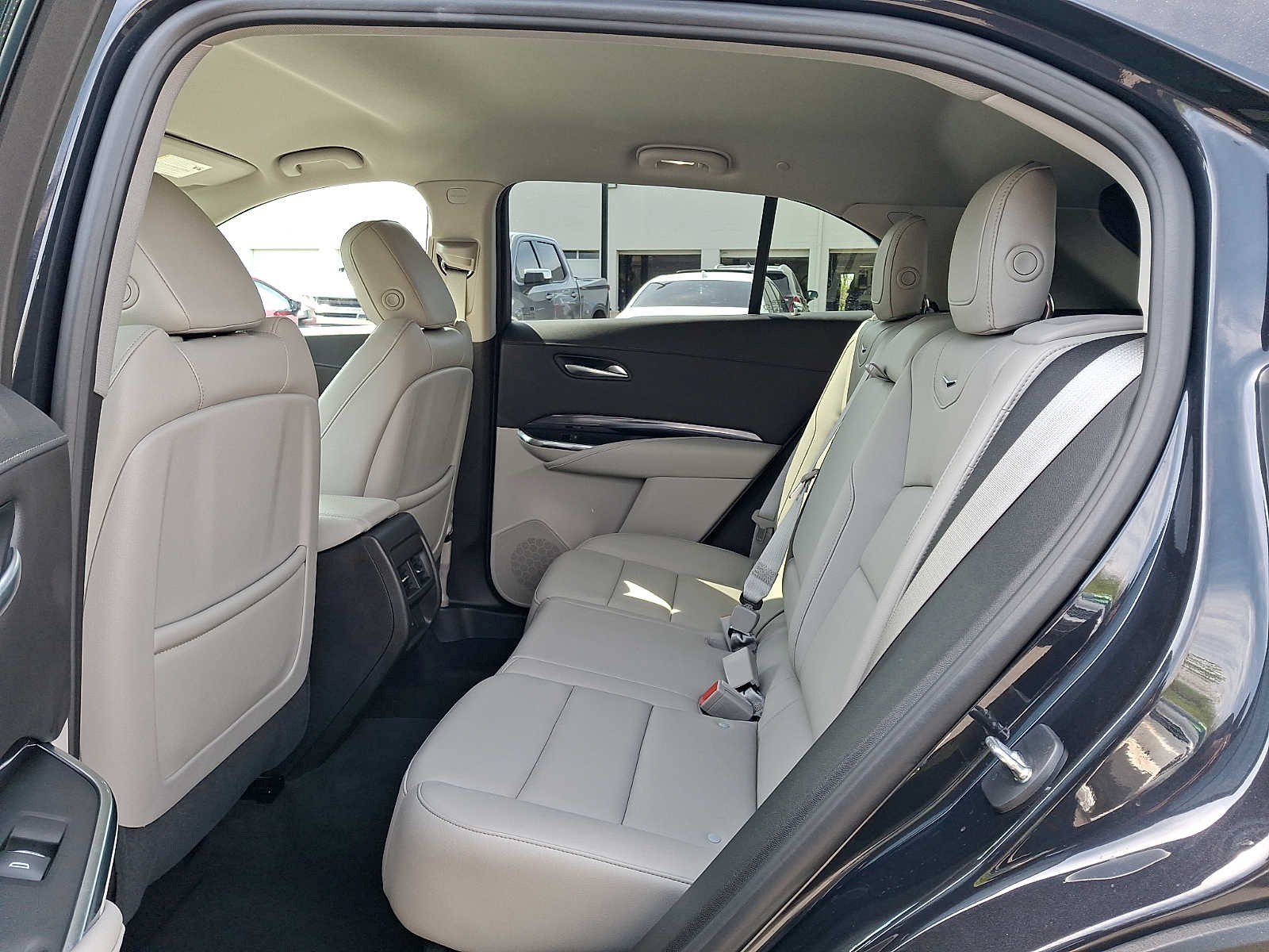 Certified 2023 Cadillac XT4 Luxury AWD/4WD image 7