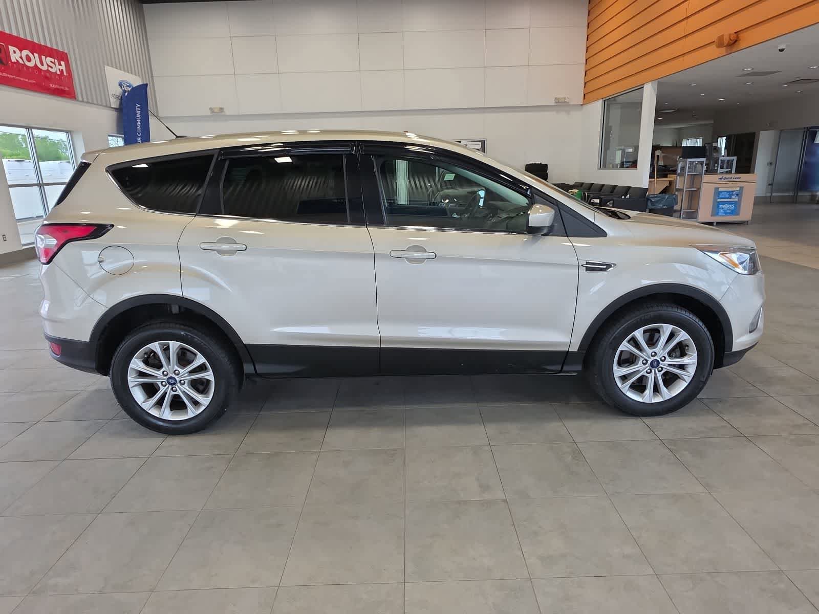 Used 2017 Ford Escape SE AWD/4WD image 6
