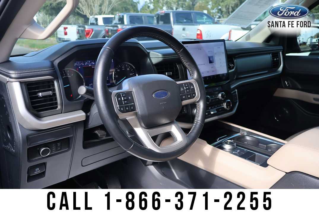 Used 2024 Ford Expedition XLT RWD image 11