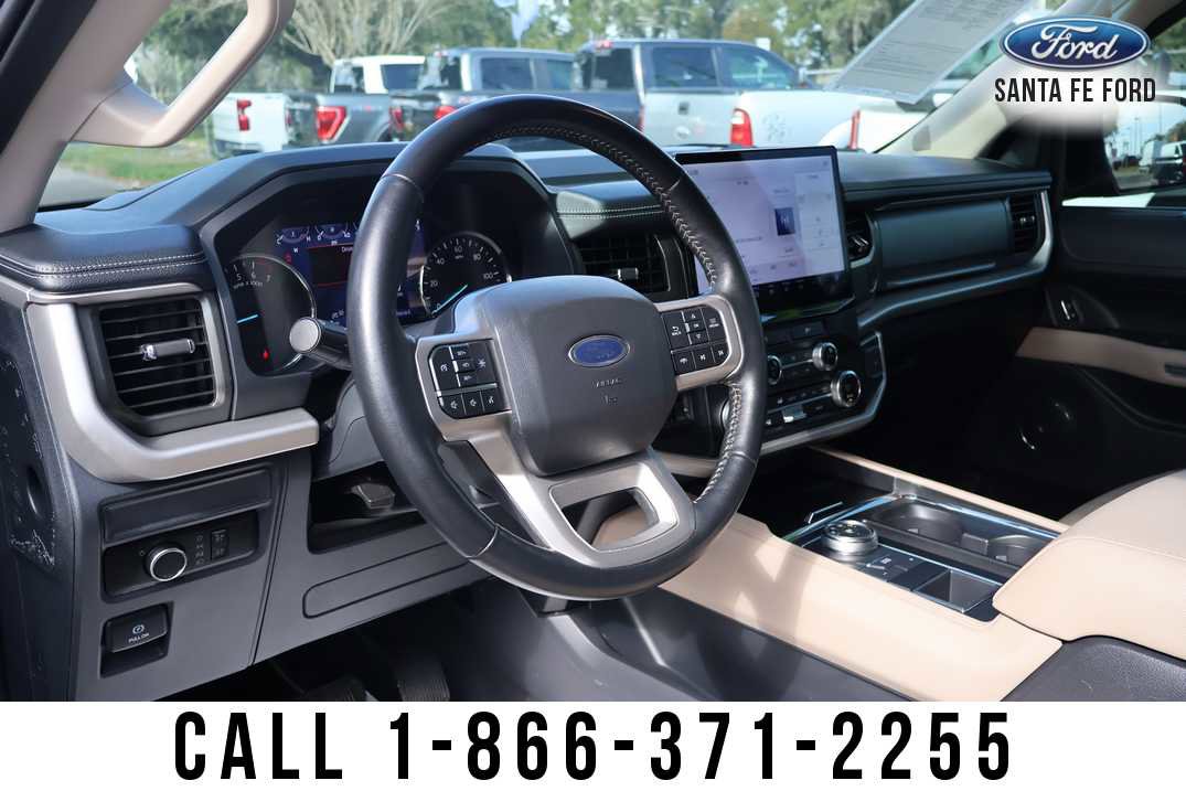 Used 2024 Ford Expedition XLT image 11