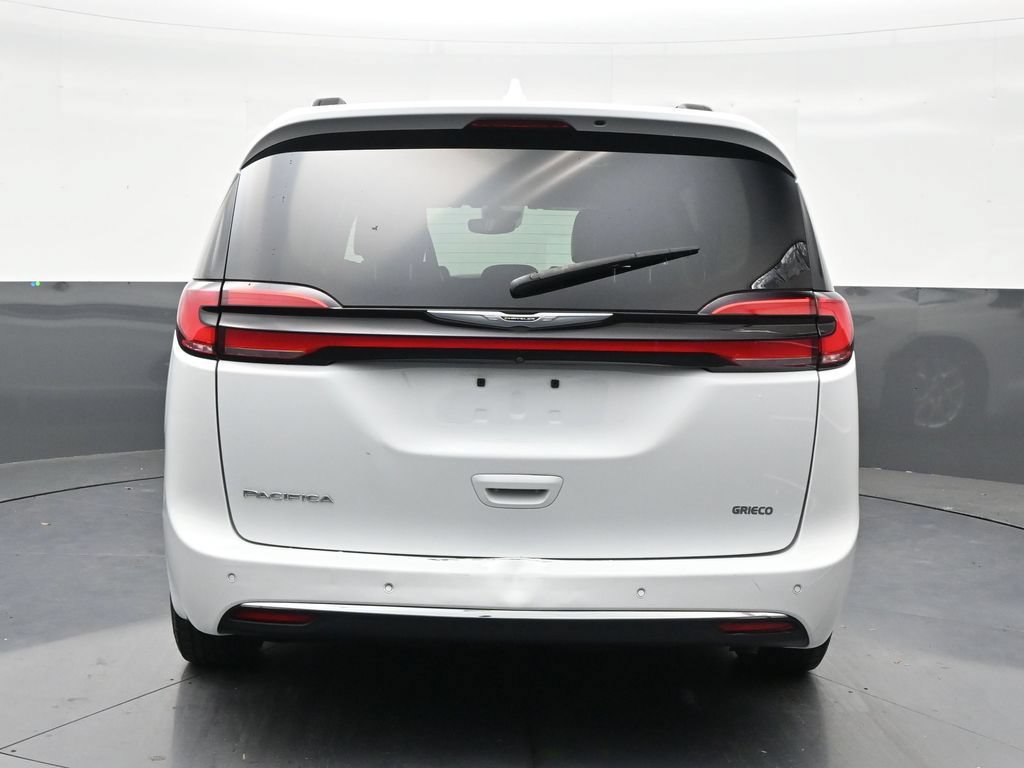 Used 2022 Chrysler Pacifica Touring-L FWD image 4