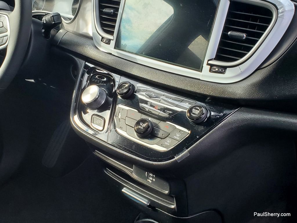 New 2026 Chrysler Voyager LX image 21