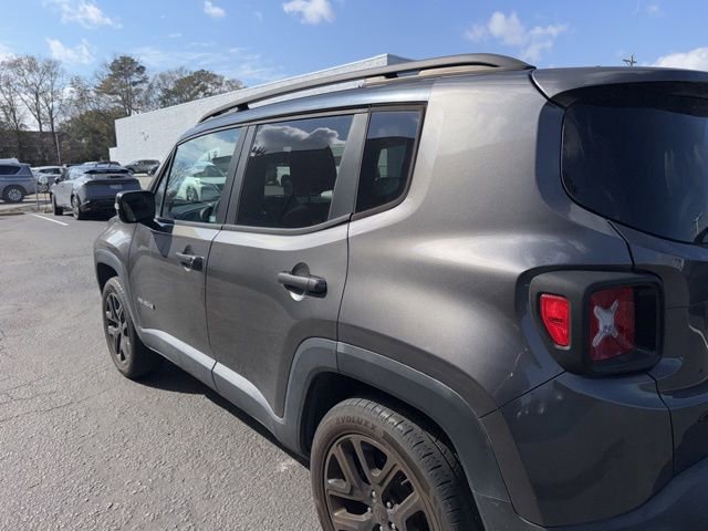 Used 2016 Jeep Renegade Latitude image 6