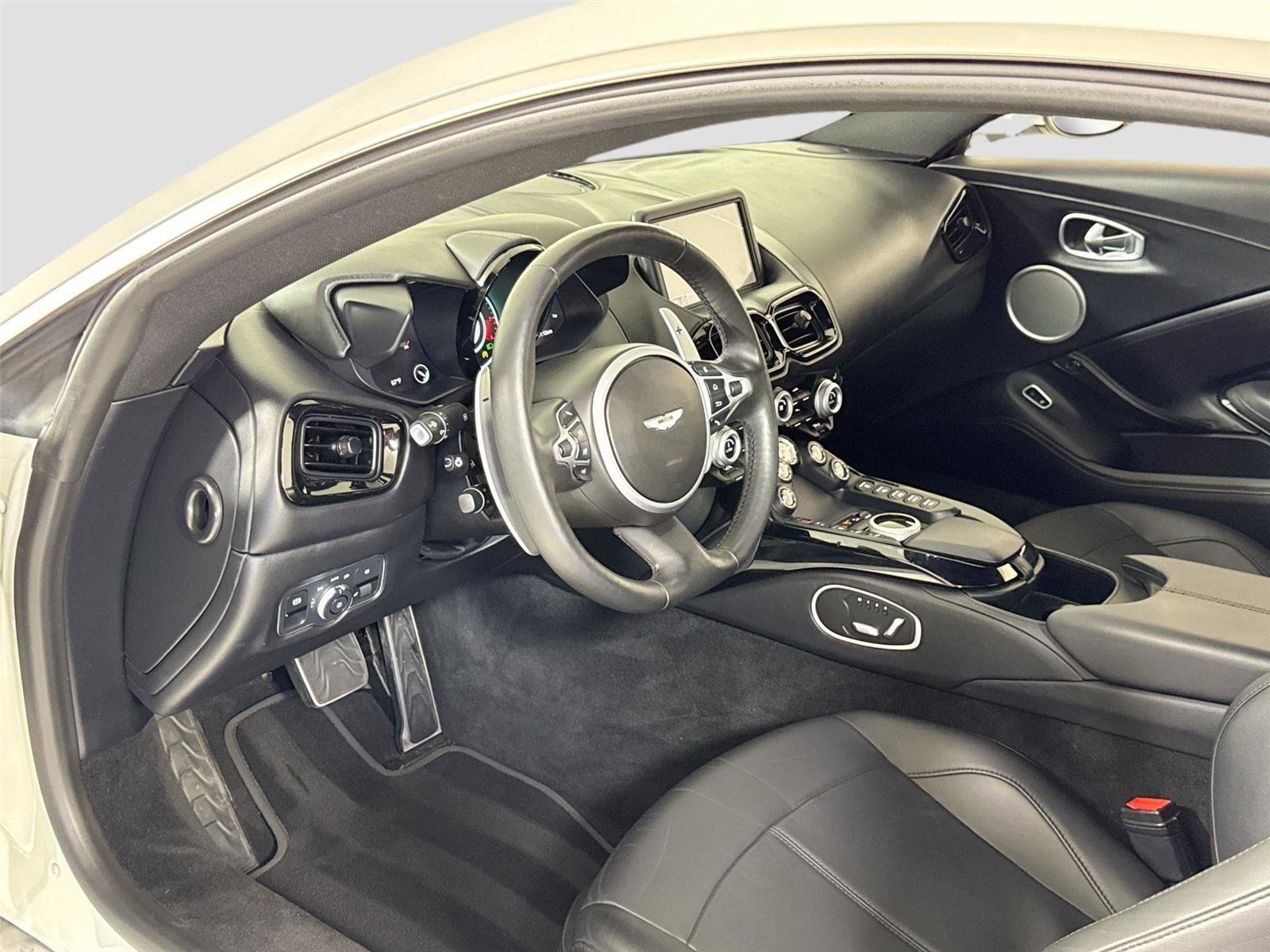 Used 2022 Aston Martin V8 Vantage Coupe RWD image 15