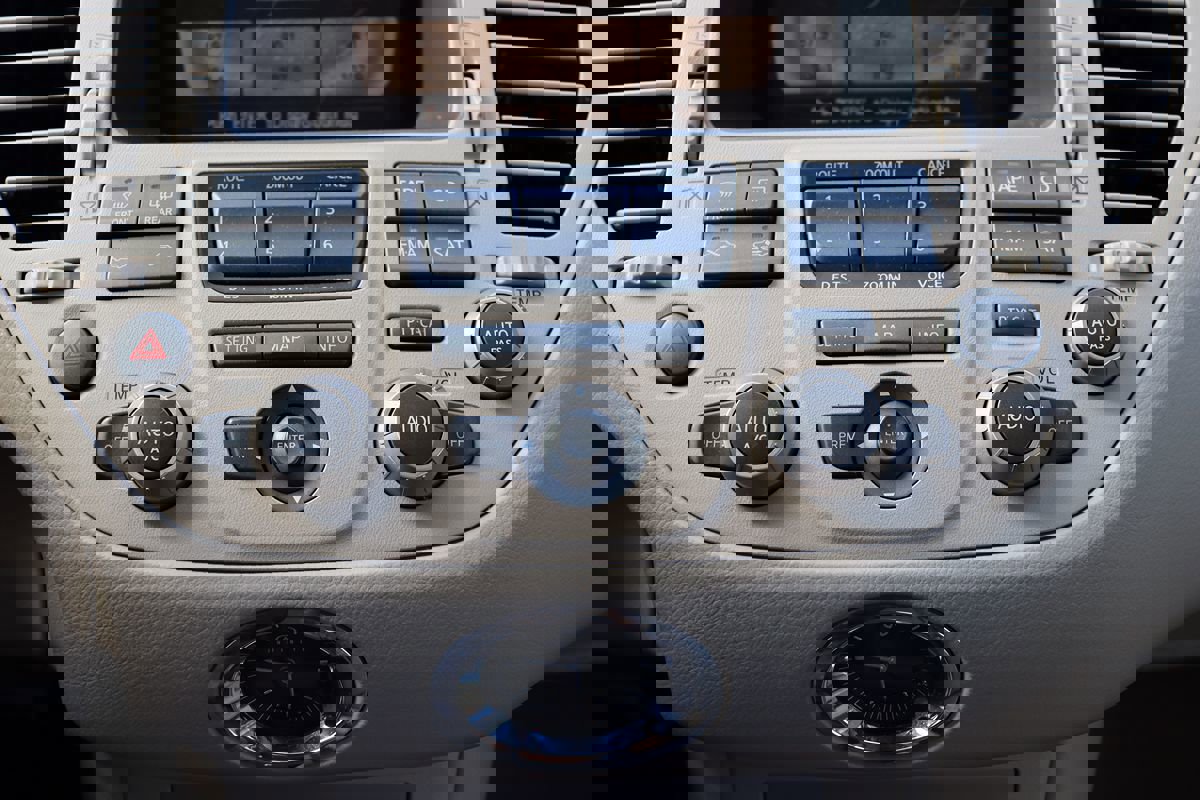 Used 2004 INFINITI Q45 Premium image 24