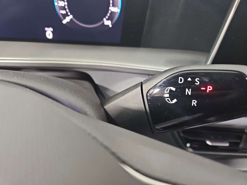 New 2026 Volkswagen Tiguan SE R-Line image 22