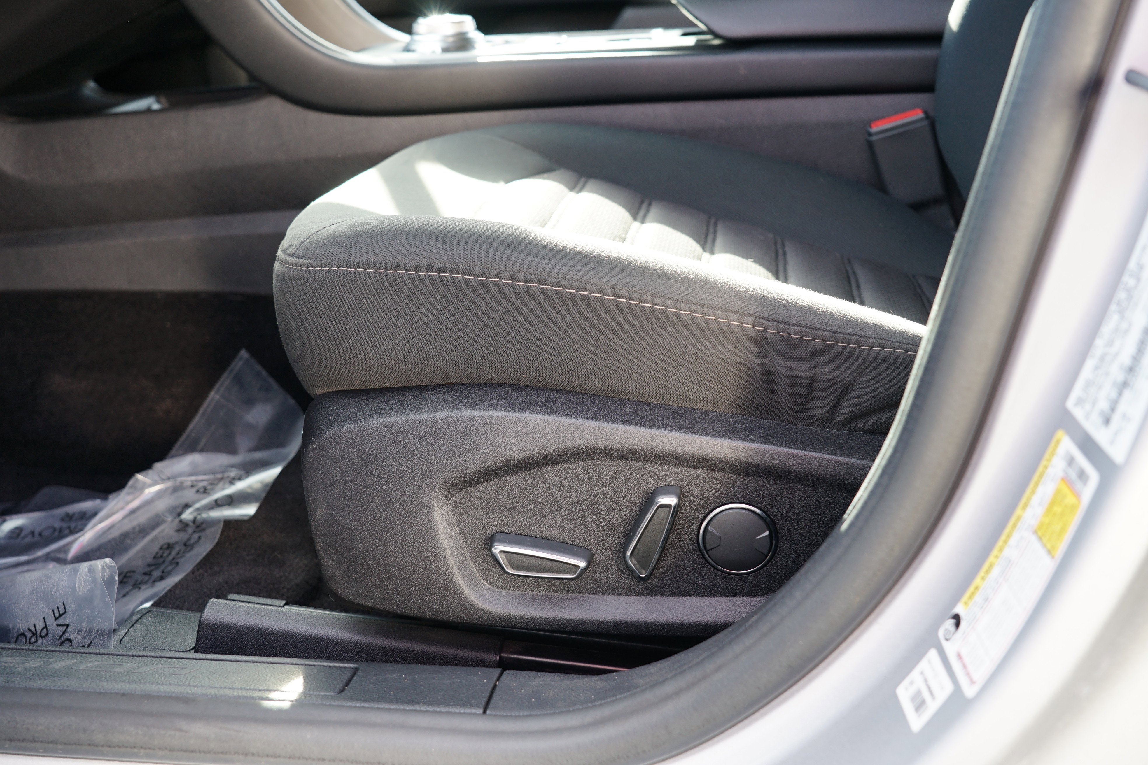 Used 2017 Ford Fusion SE w/ Fusion SE Technology Package image 17