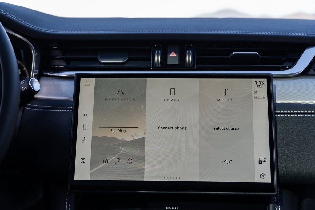 Used 2025 Jaguar F-PACE R-Dynamic S AWD/4WD image 16