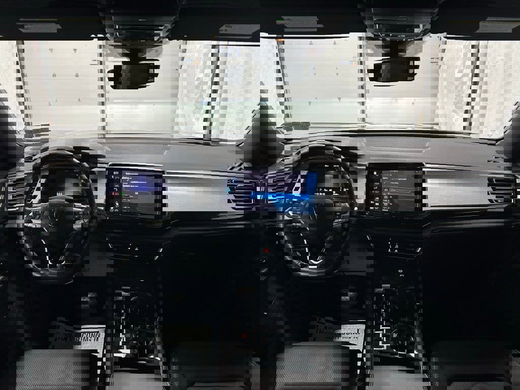 Used 2025 Volkswagen Atlas Cross Sport SE image 43