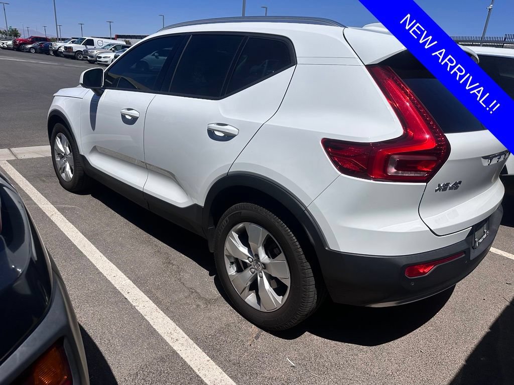 Used 2020 Volvo XC40 T5 Momentum w/ Protection Package Premier AWD/4WD image 4