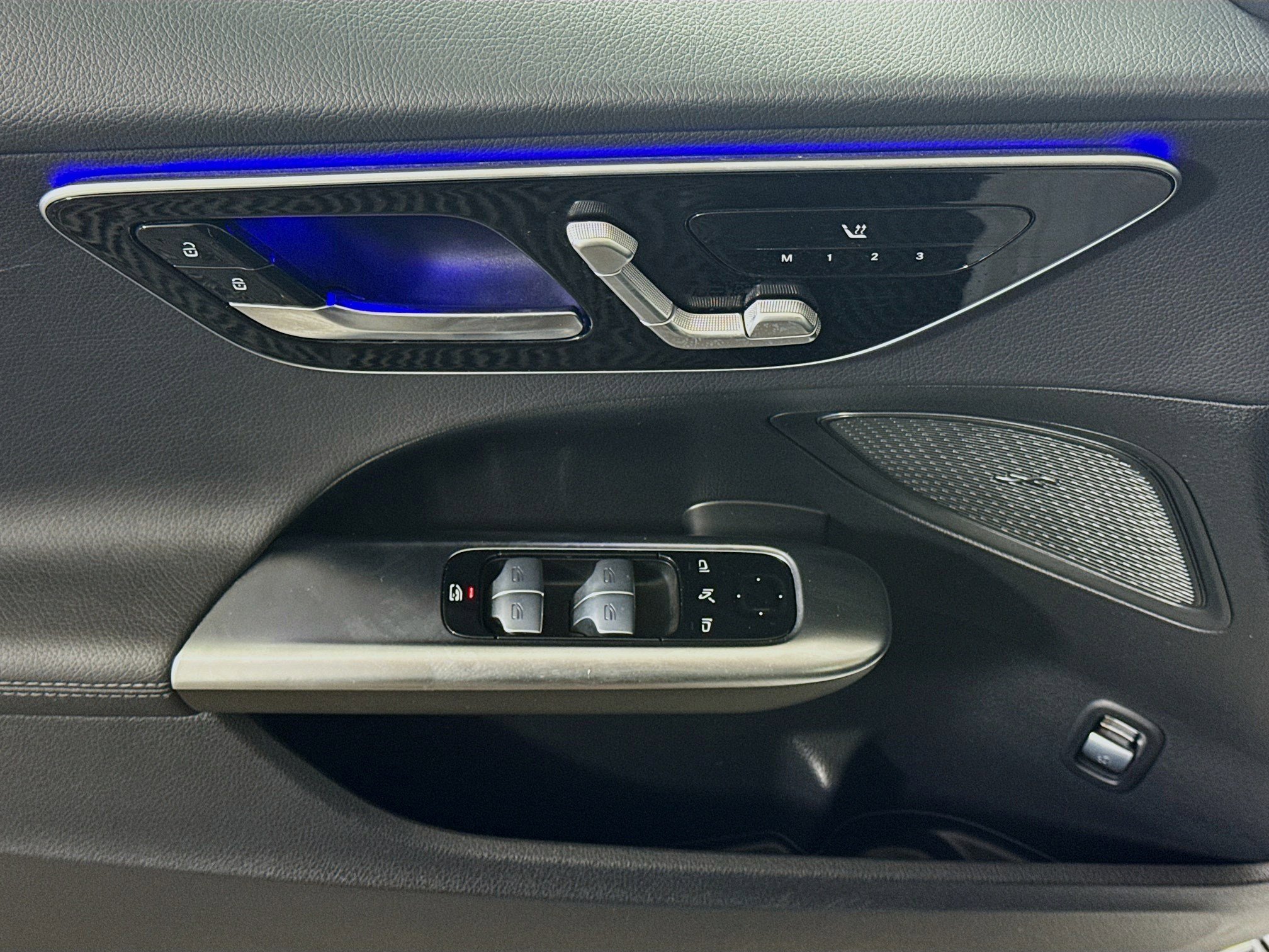 Used 2025 Mercedes-Benz C 300 4MATIC Sedan image 24