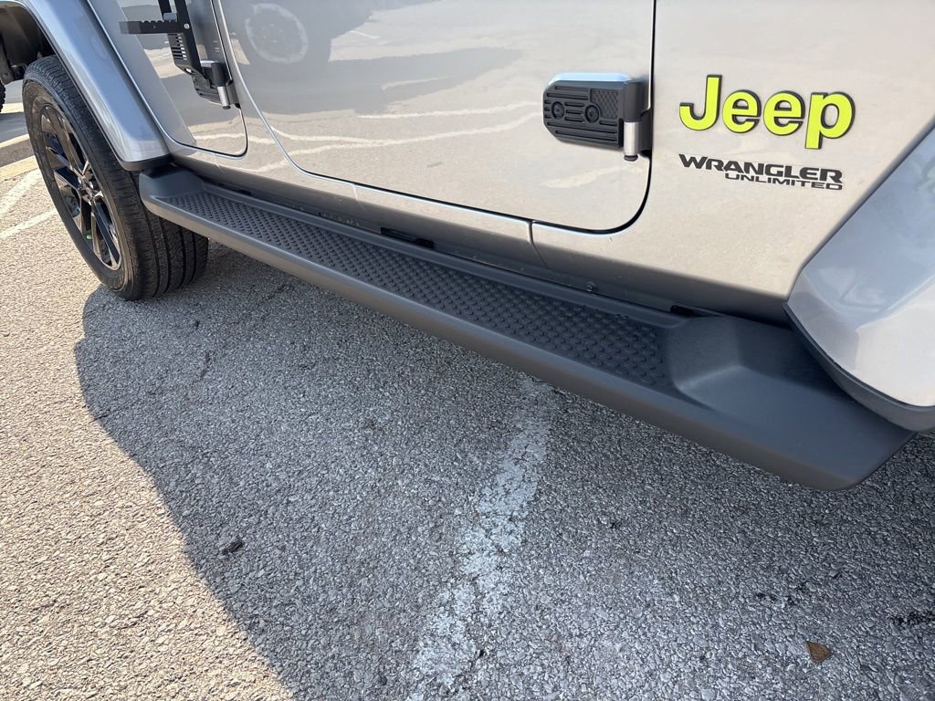 Used 2021 Jeep Wrangler Unlimited Sahara AWD/4WD image 5