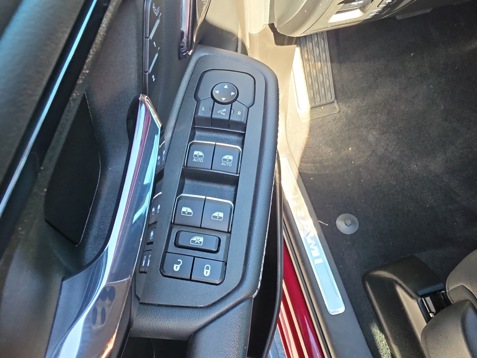 Used 2025 RAM 1500 Limited AWD/4WD image 15