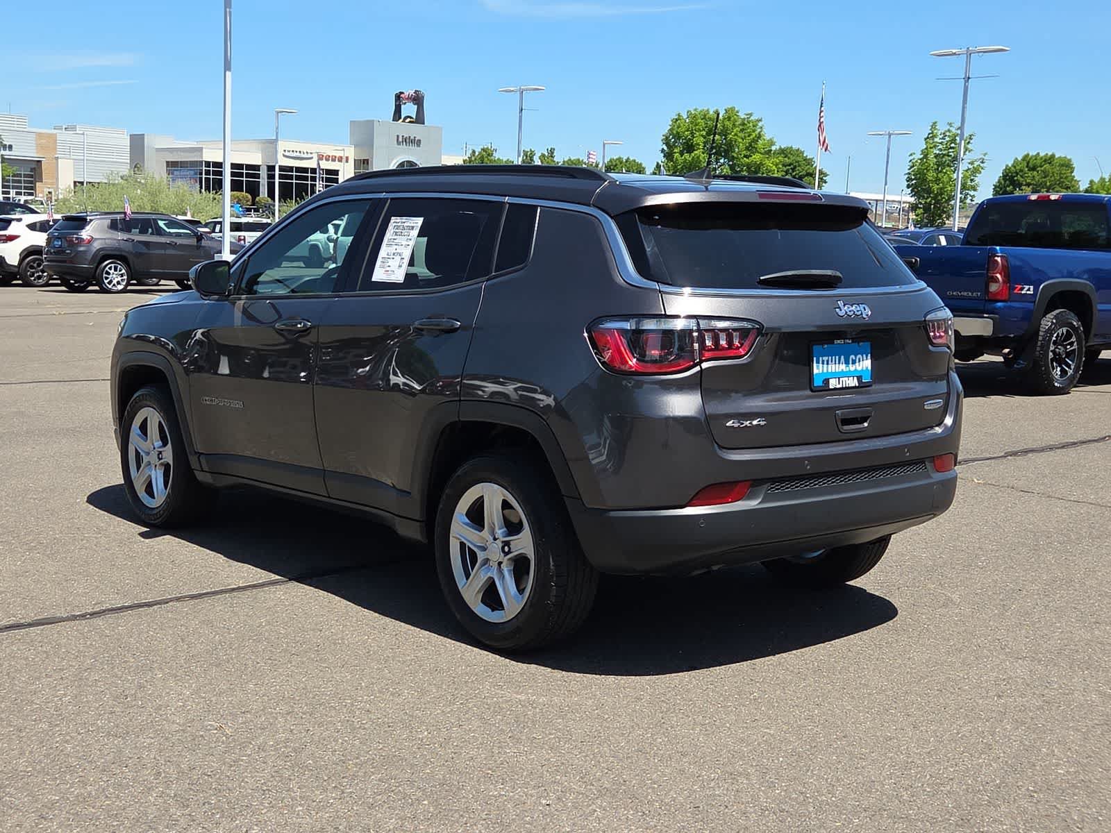 Used 2023 Jeep Compass Latitude w/ Convenience Group AWD/4WD image 12