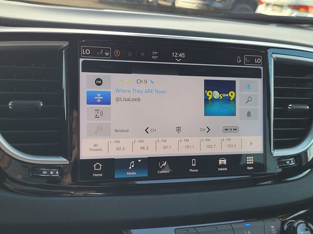 Used 2025 Chrysler Pacifica Select FWD image 9