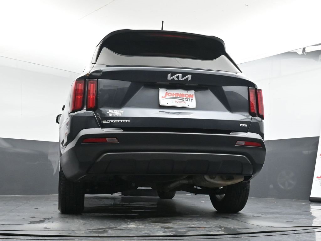 Used 2023 Kia Sorento LX image 39