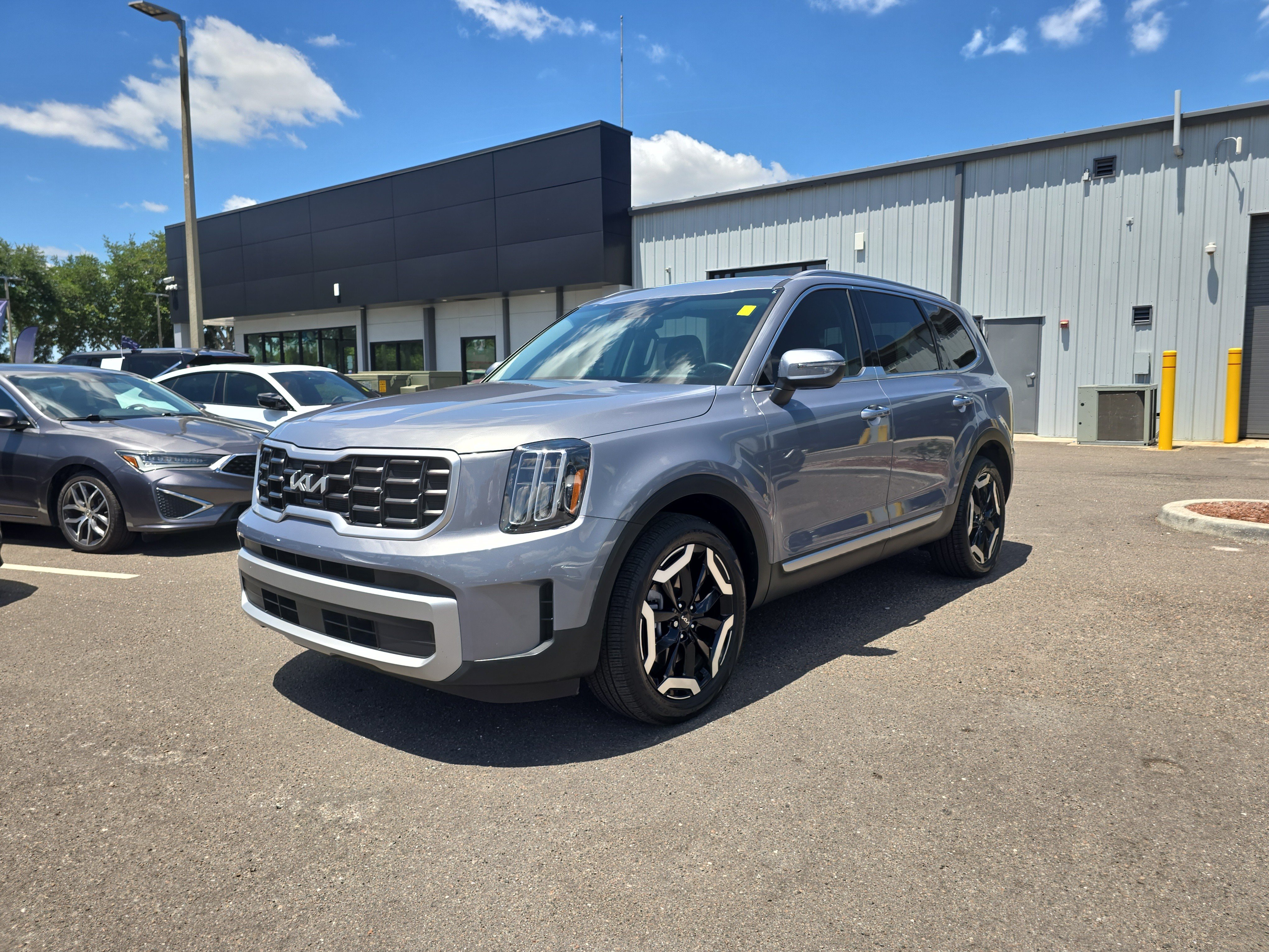 Certified 2023 Kia Telluride S AWD/4WD image 4