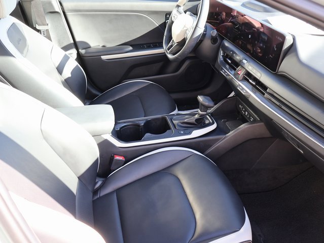 Used 2025 Kia K4 GT-Line w/ GT-Line Premium Package image 11