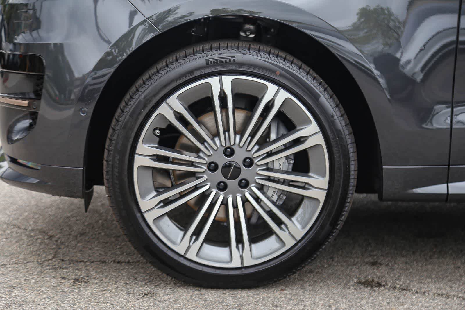 New 2026 Land Rover Range Rover Sport Dynamic SE AWD/4WD image 9
