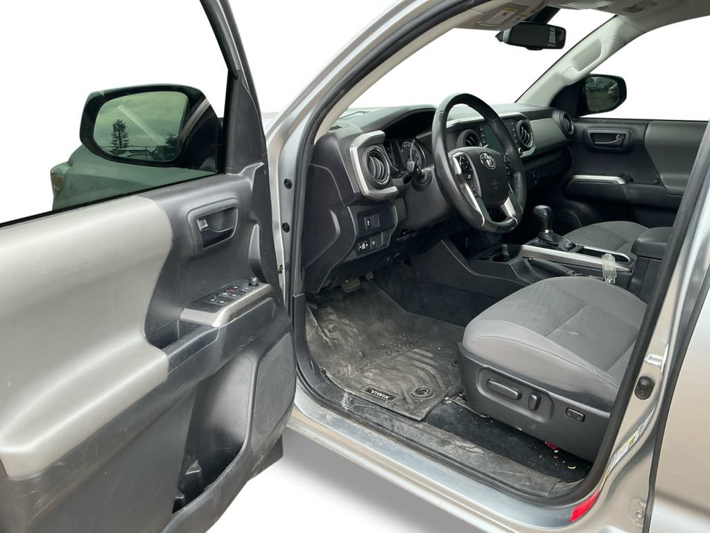 Used 2022 Toyota Tacoma SR5 RWD image 23