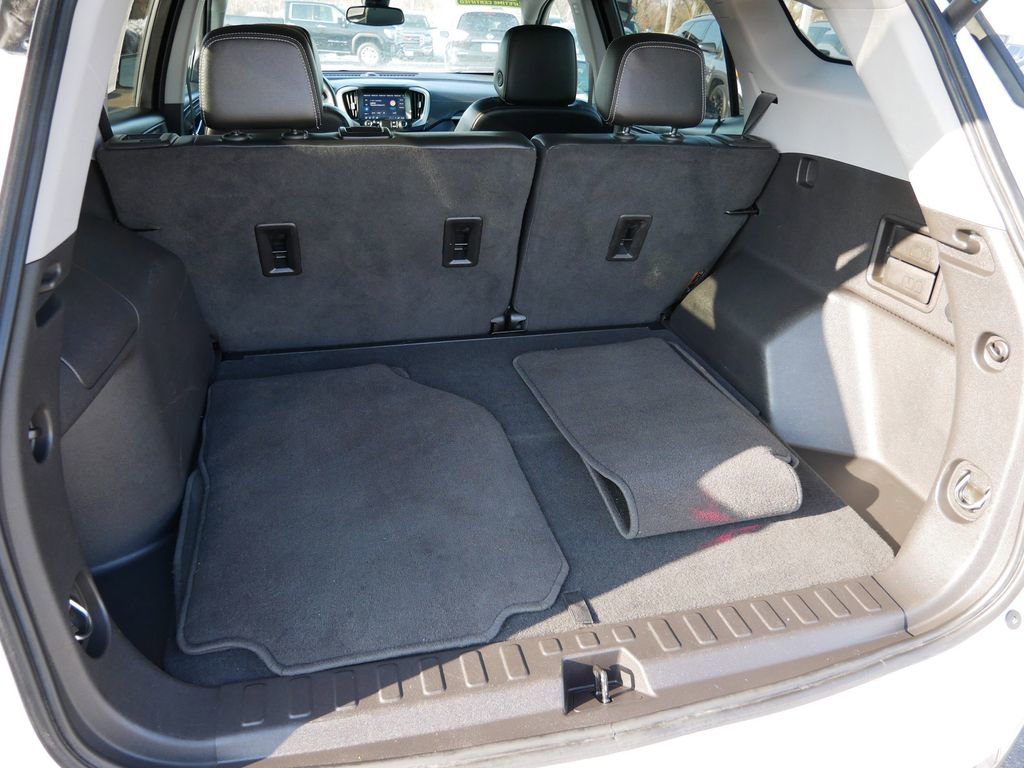 Used 2024 GMC Terrain SLT image 10