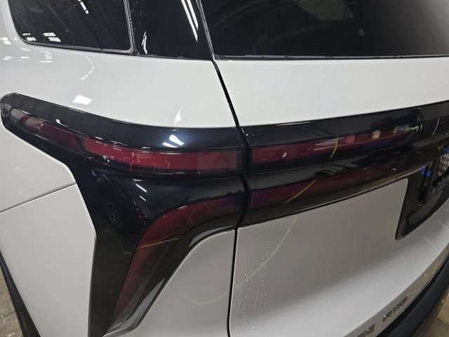 New 2026 Chevrolet Traverse LT w/ Sun and Wheel Package AWD/4WD image 37