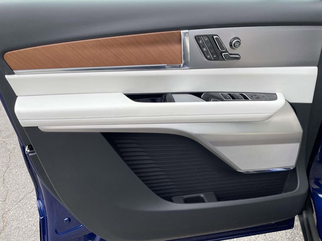 New 2026 Cadillac Vistiq Sport image 16