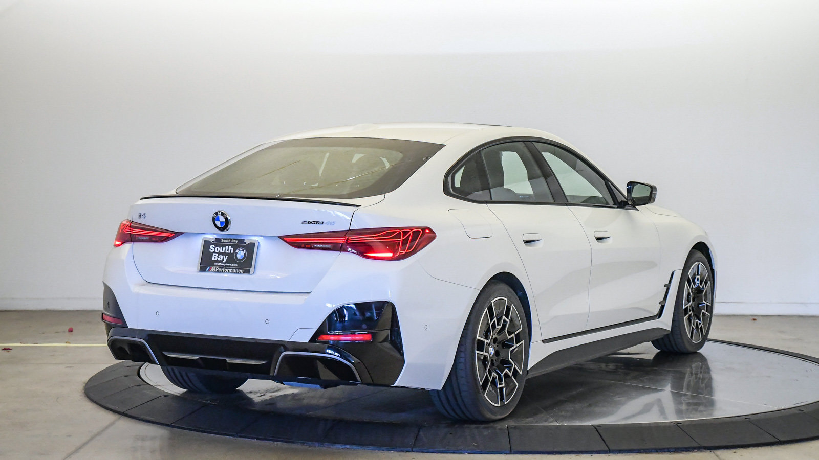 New 2026 BMW i4 eDrive40 w/ M Sport Package RWD image 5