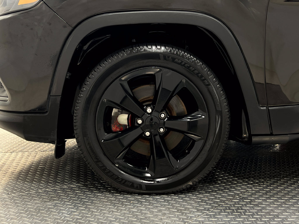 Used 2019 Jeep Cherokee Latitude Plus FWD image 36
