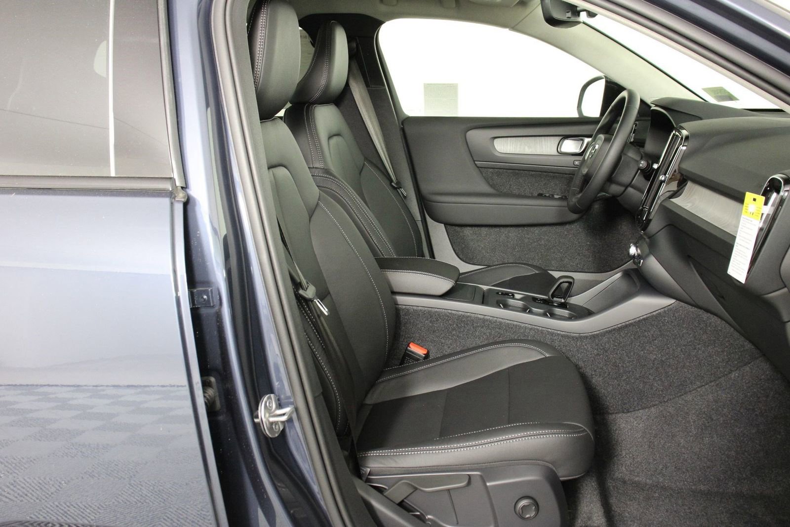 New 2026 Volvo XC40 B4 Core image 10