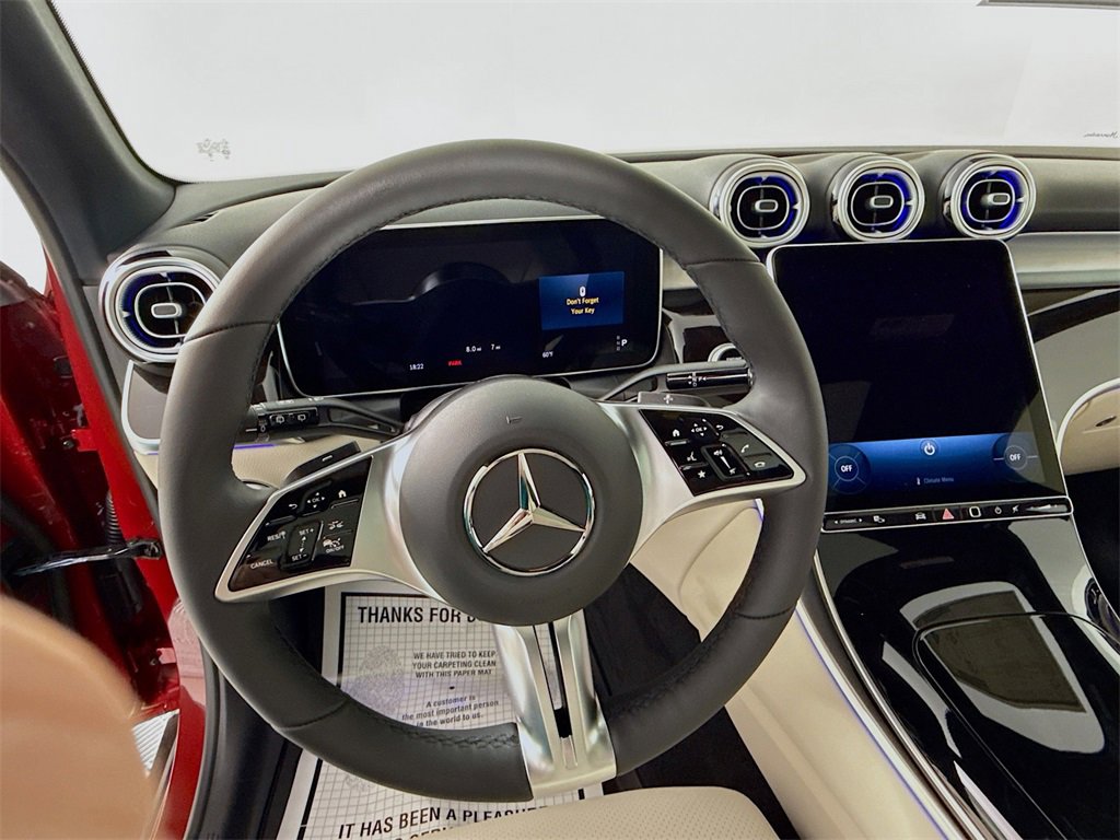 Used 2025 Mercedes-Benz GLC 300 4MATIC image 12