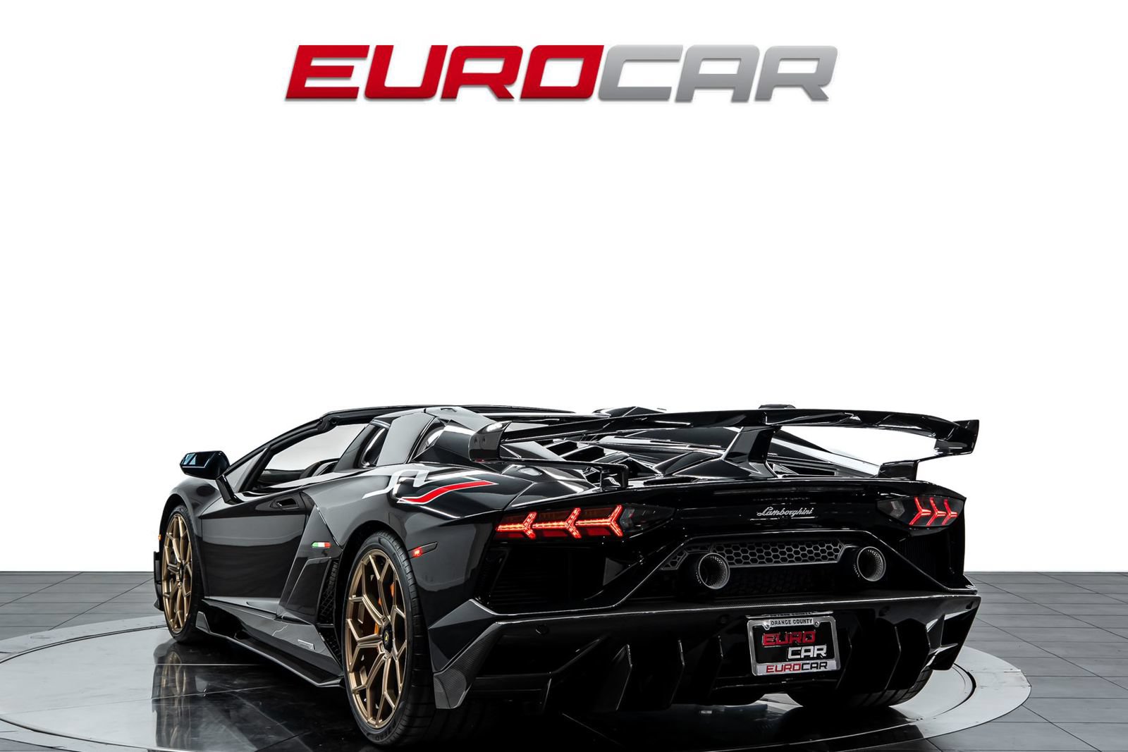 Used 2021 Lamborghini Aventador SVJ AWD/4WD image 4