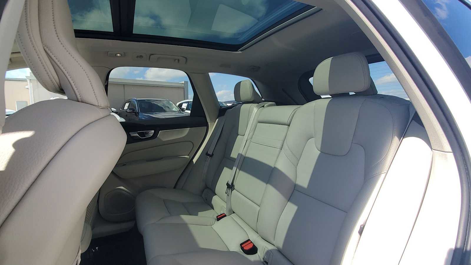 Used 2022 Volvo XC60 T8 Inscription Expression w/ Advanced Package image 20