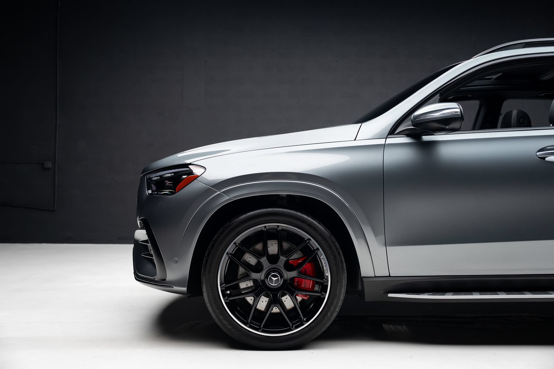 Used 2025 Mercedes-Benz GLE 53 AMG 4MATIC w/ Driver Assistance Package image 20