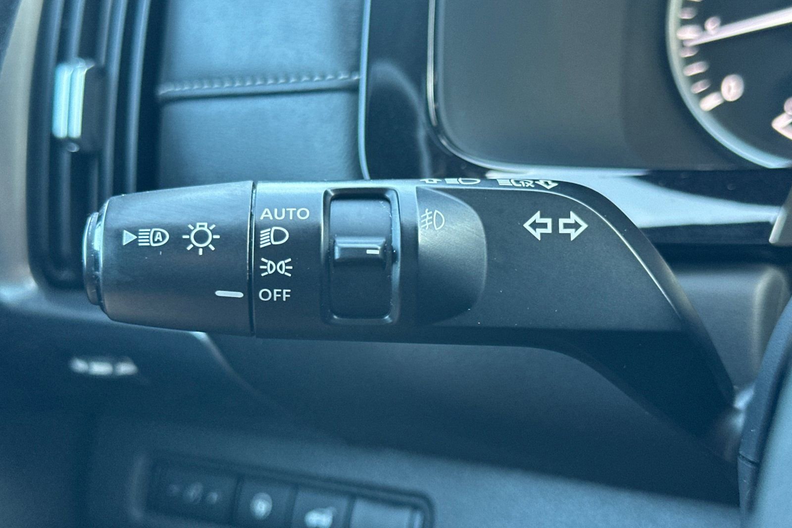 Used 2022 Nissan Pathfinder SL w/ SL Black Package image 38