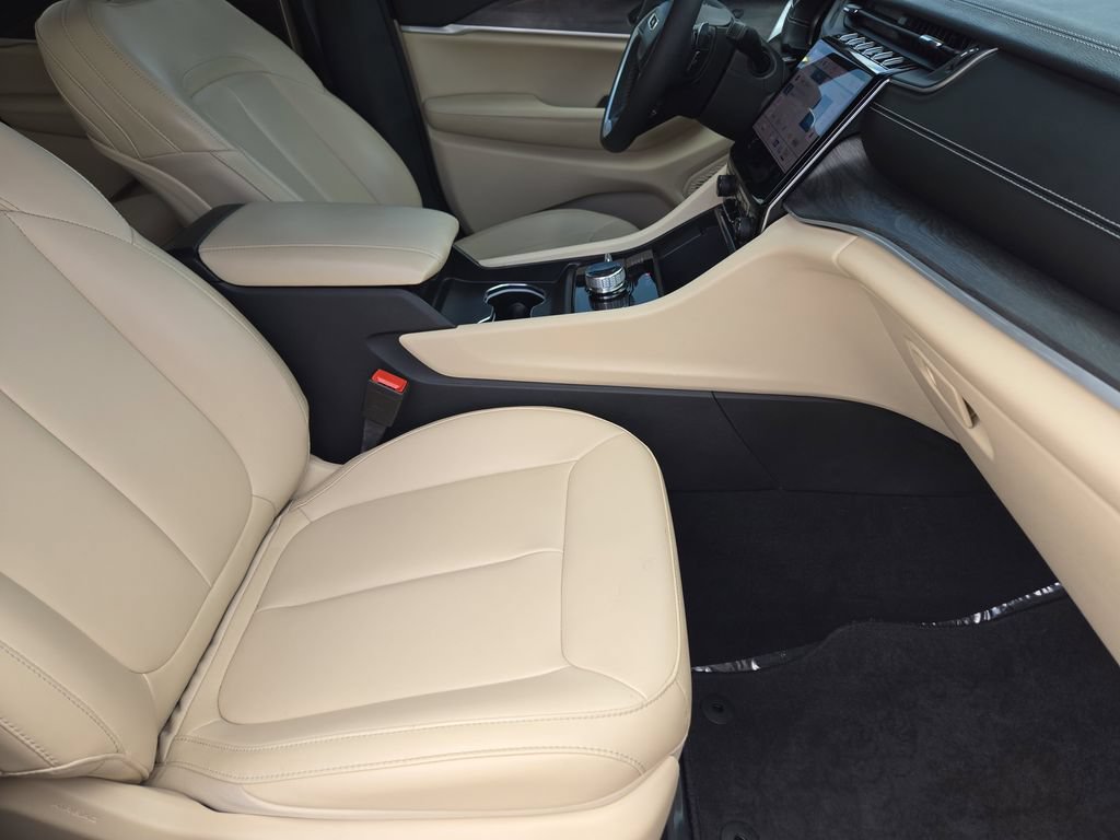 Used 2024 Jeep Grand Cherokee Limited AWD/4WD image 8