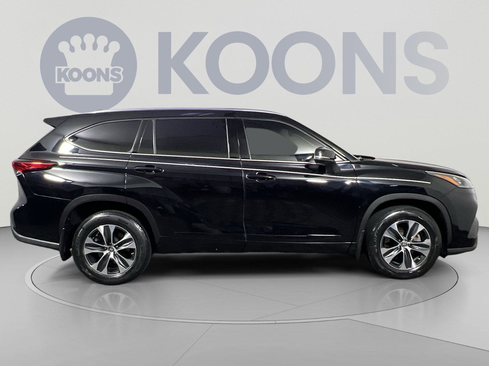 Used 2020 Toyota Highlander XLE AWD/4WD image 8