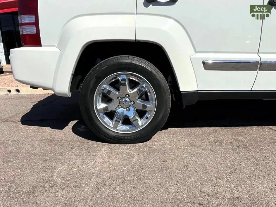 Used 2010 Jeep Liberty Limited w/ Tire & Wheel Group AWD/4WD image 23