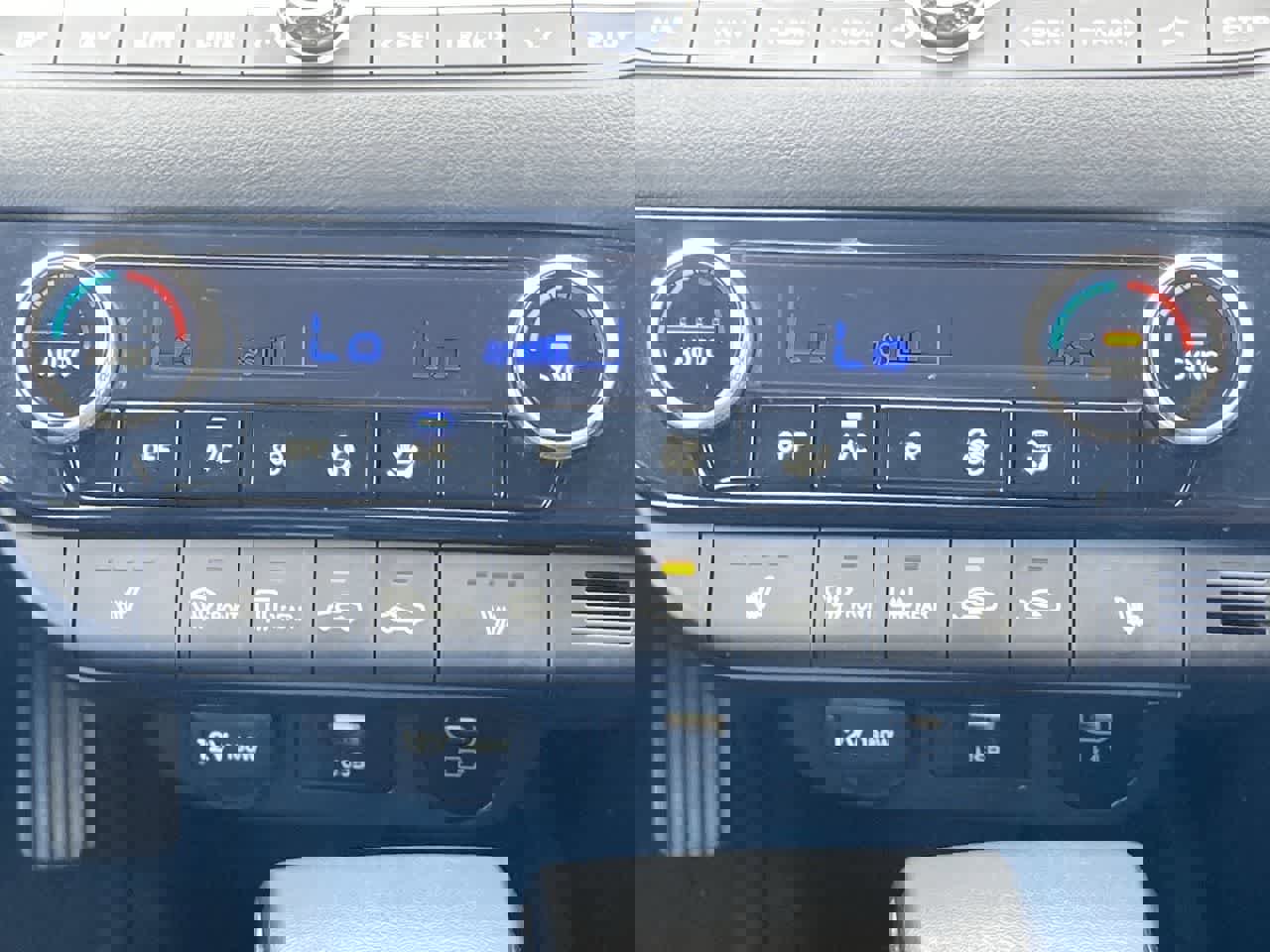 Used 2025 Hyundai Elantra SEL image 19