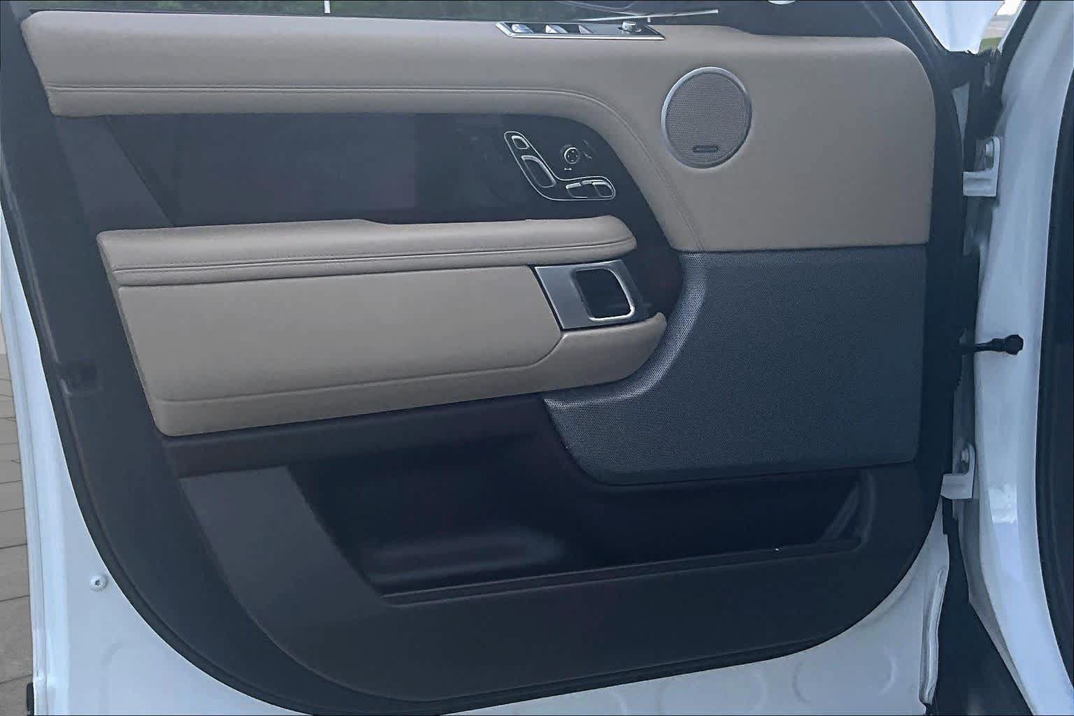 Used 2018 Land Rover Range Rover HSE AWD/4WD image 24