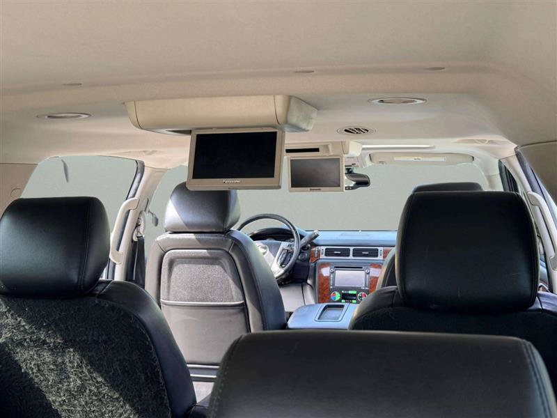 Used 2014 Chevrolet Suburban LTZ RWD image 31