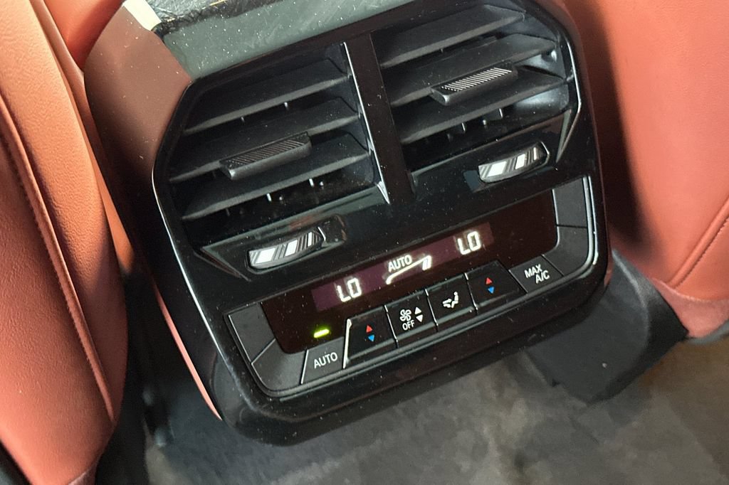 Used 2024 BMW iX xDrive50 w/ Sport Package AWD/4WD image 13