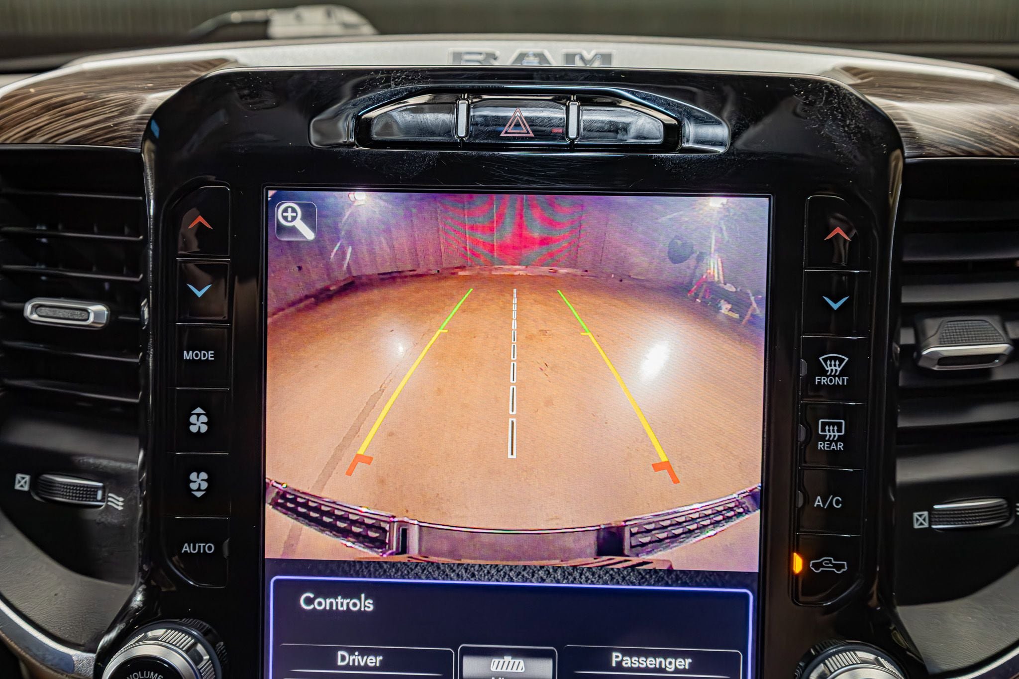 Used 2019 RAM 1500 Laramie AWD/4WD image 18