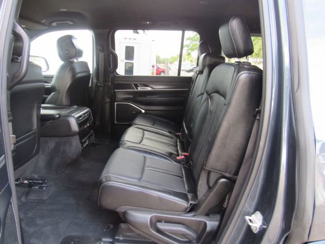 Used 2024 Jeep Wagoneer Series II w/ Flexible Seating Group image 17