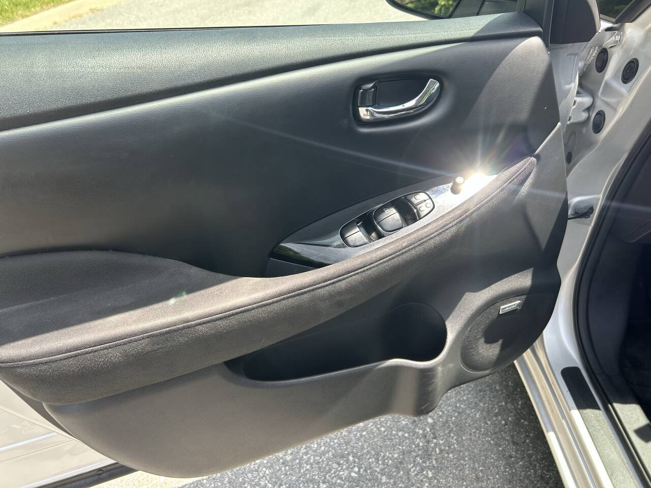 Used 2016 Nissan Leaf SV w/ Premium Package FWD image 21